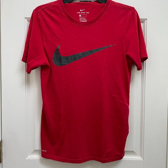 Nike Dri-Fit The Nike Tee Red Short Sleeve Swoosh T Shirt Size S - Picture 1 of 3